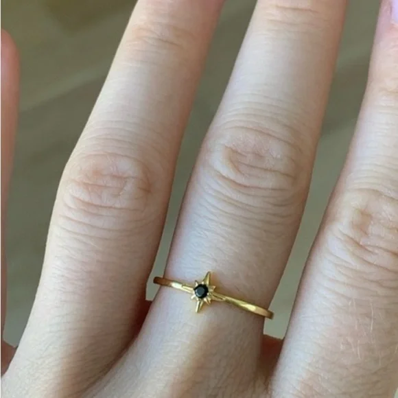 Elegant Goldplated over Sterling Silver Ring with Onyx Gemstone Sz 7 - Picture 3 of 4